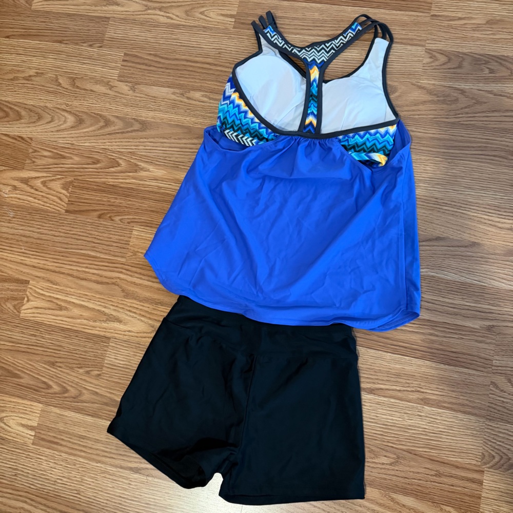 NWOT Amazon Blue Racerback Tankini Top with Black Swim Shorts Size Small - Picture 2 of 5